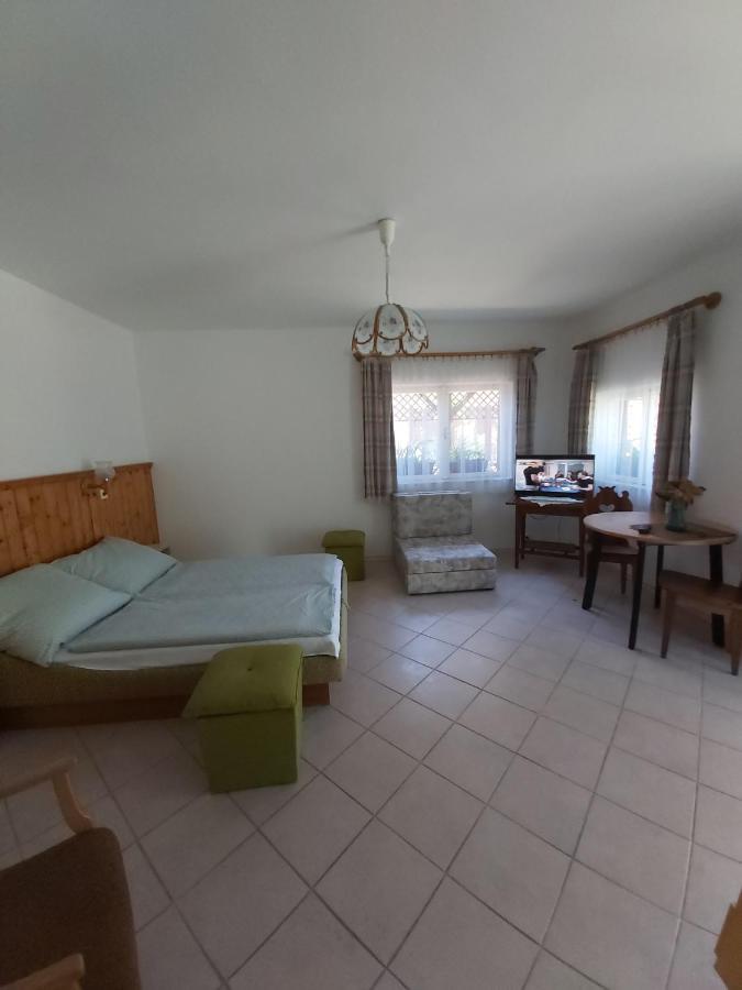 Marika-Lak Apartment Siofok Luaran gambar