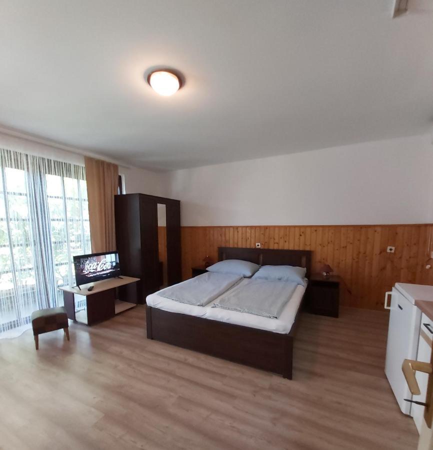 Marika-Lak Apartment Siofok Luaran gambar